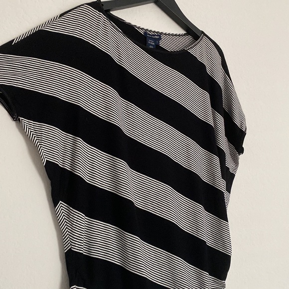 Max Edition - Black & White Asymmetric Striped Dolman Sleeved Top - Picture 4 of 4